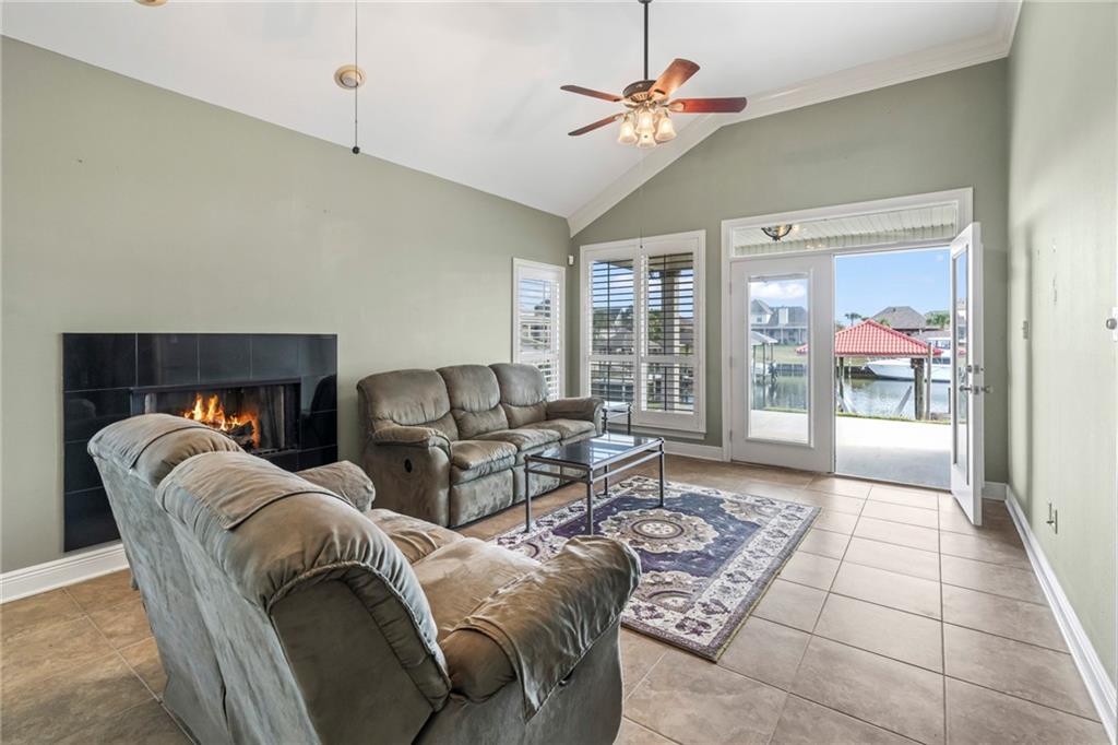 1400 ROYAL PALM Drive