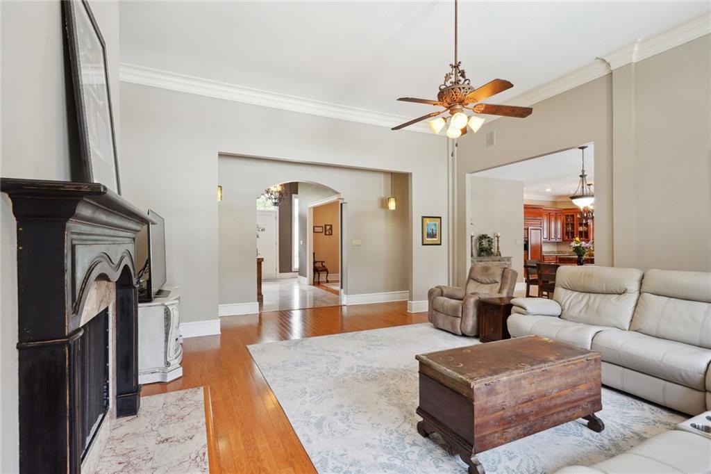223 LANSDOWNE Drive