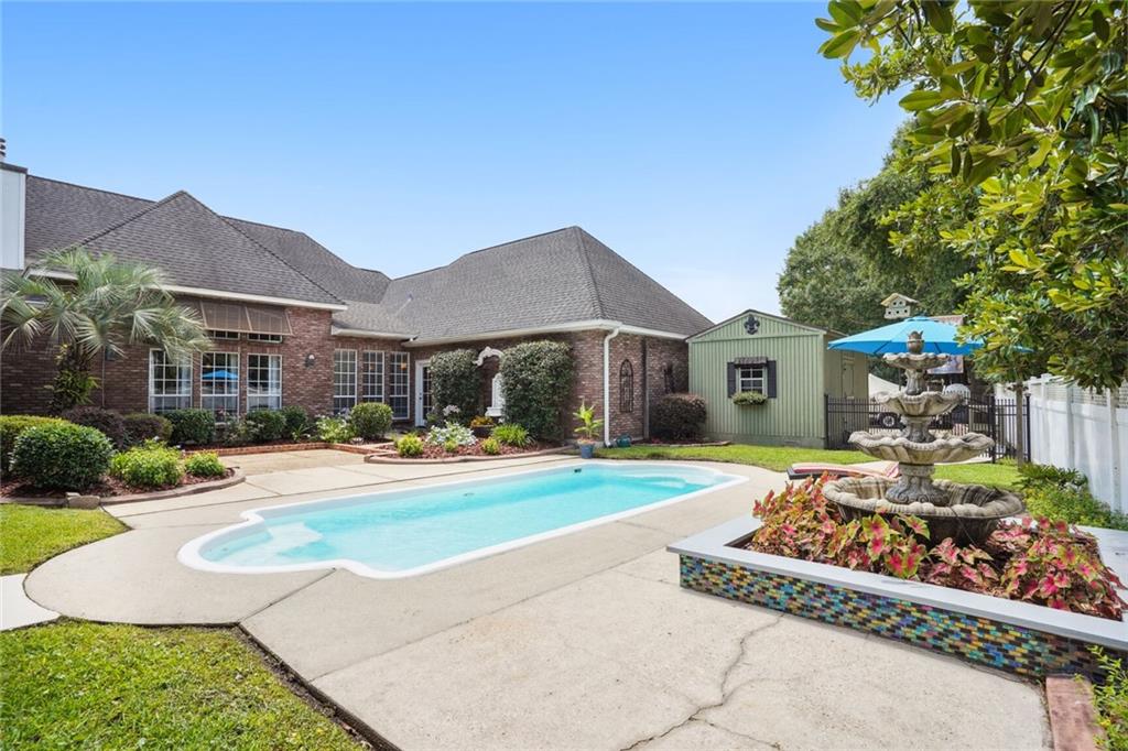 223 LANSDOWNE Drive
