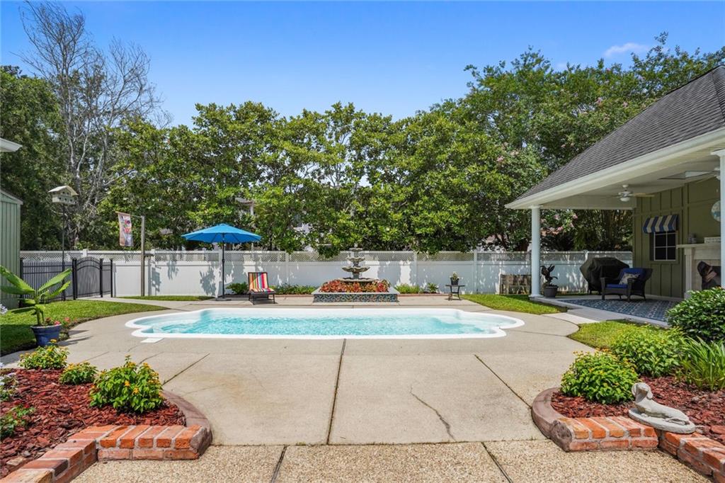 223 LANSDOWNE Drive