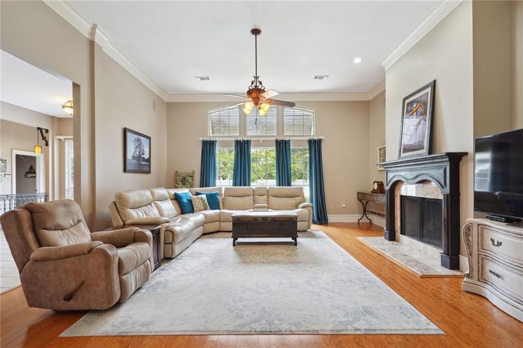223 LANSDOWNE Drive