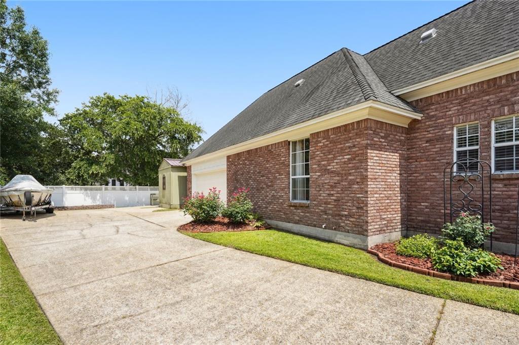 223 LANSDOWNE Drive