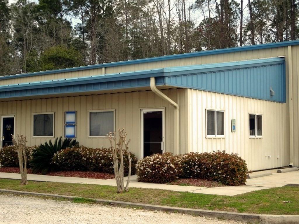 190 COMMERCIAL Square