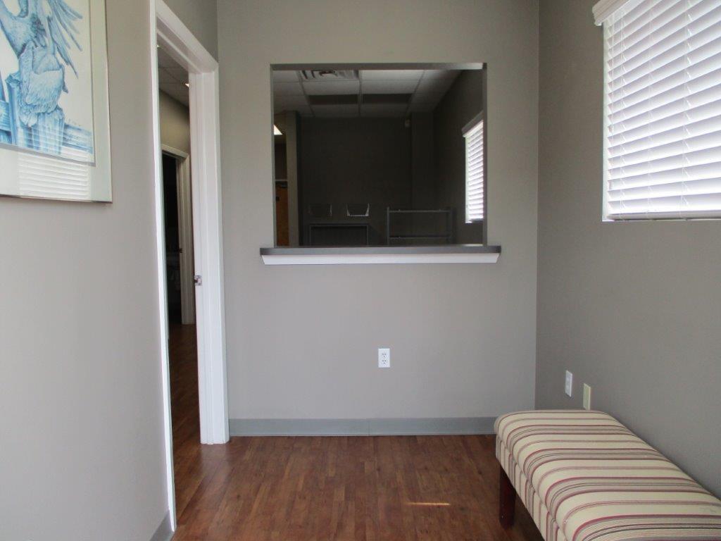 190 COMMERCIAL Square