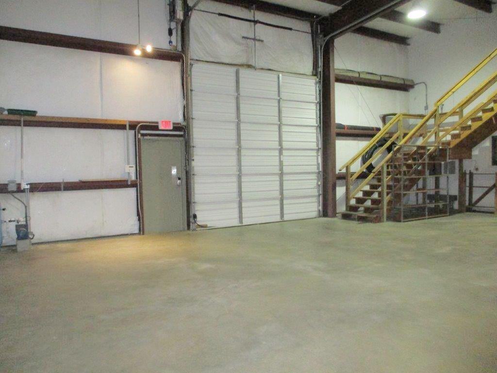 190 COMMERCIAL Square