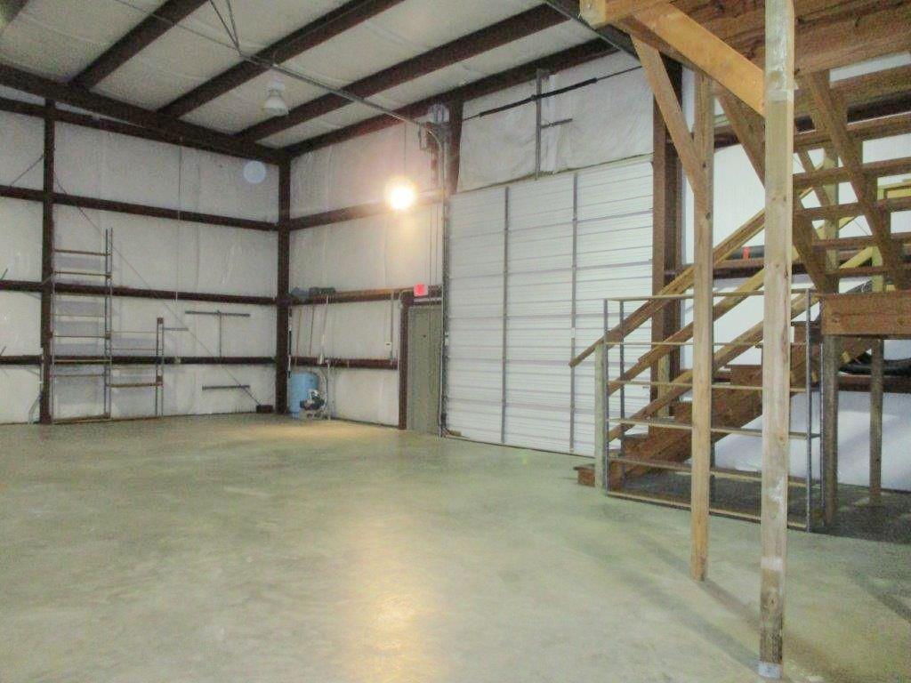 190 COMMERCIAL Square