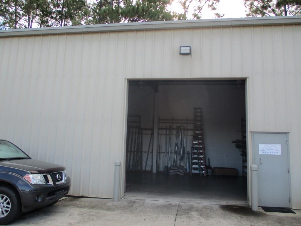 190 COMMERCIAL Square