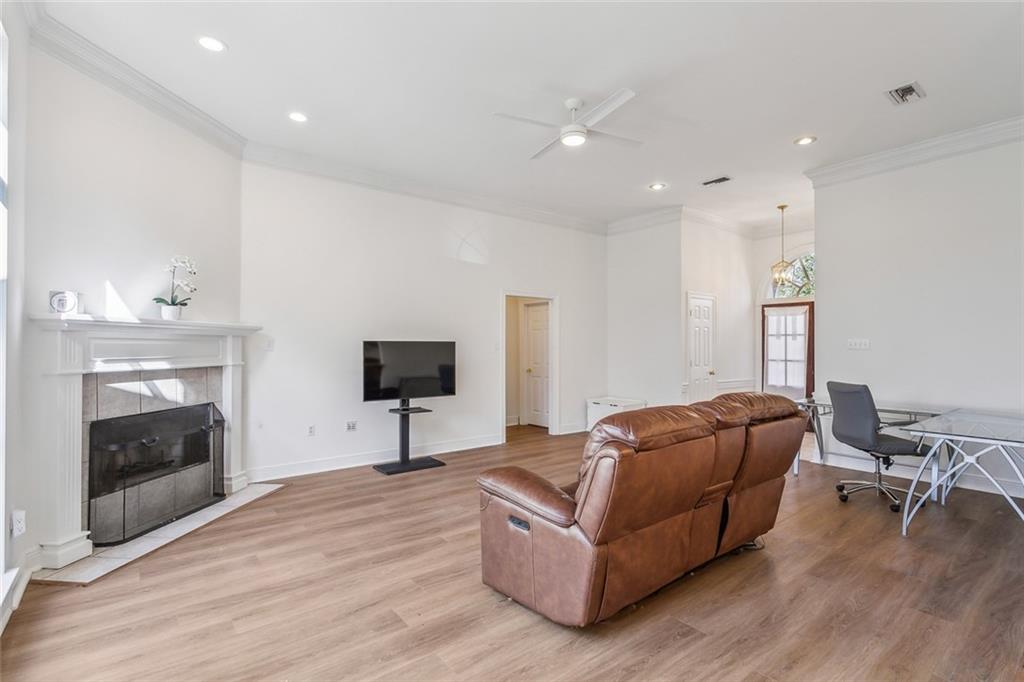 2102 RIDGE Court