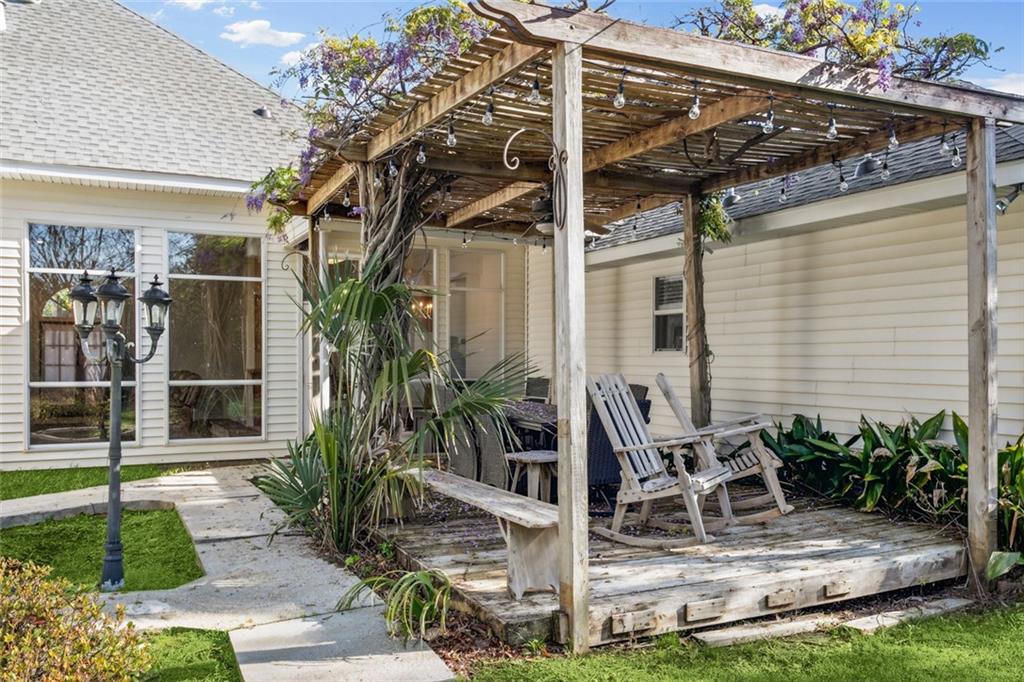 2102 RIDGE Court
