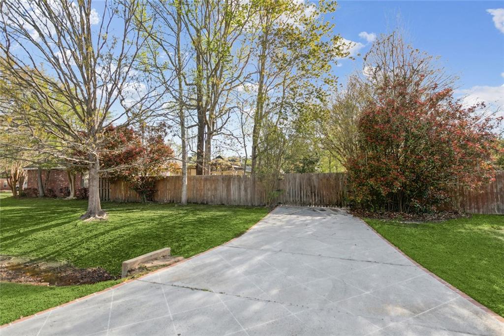 2102 RIDGE Court
