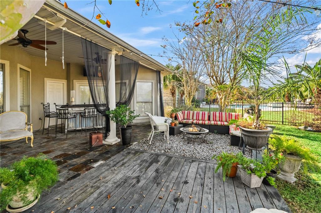 241 E AUGUSTA Lane