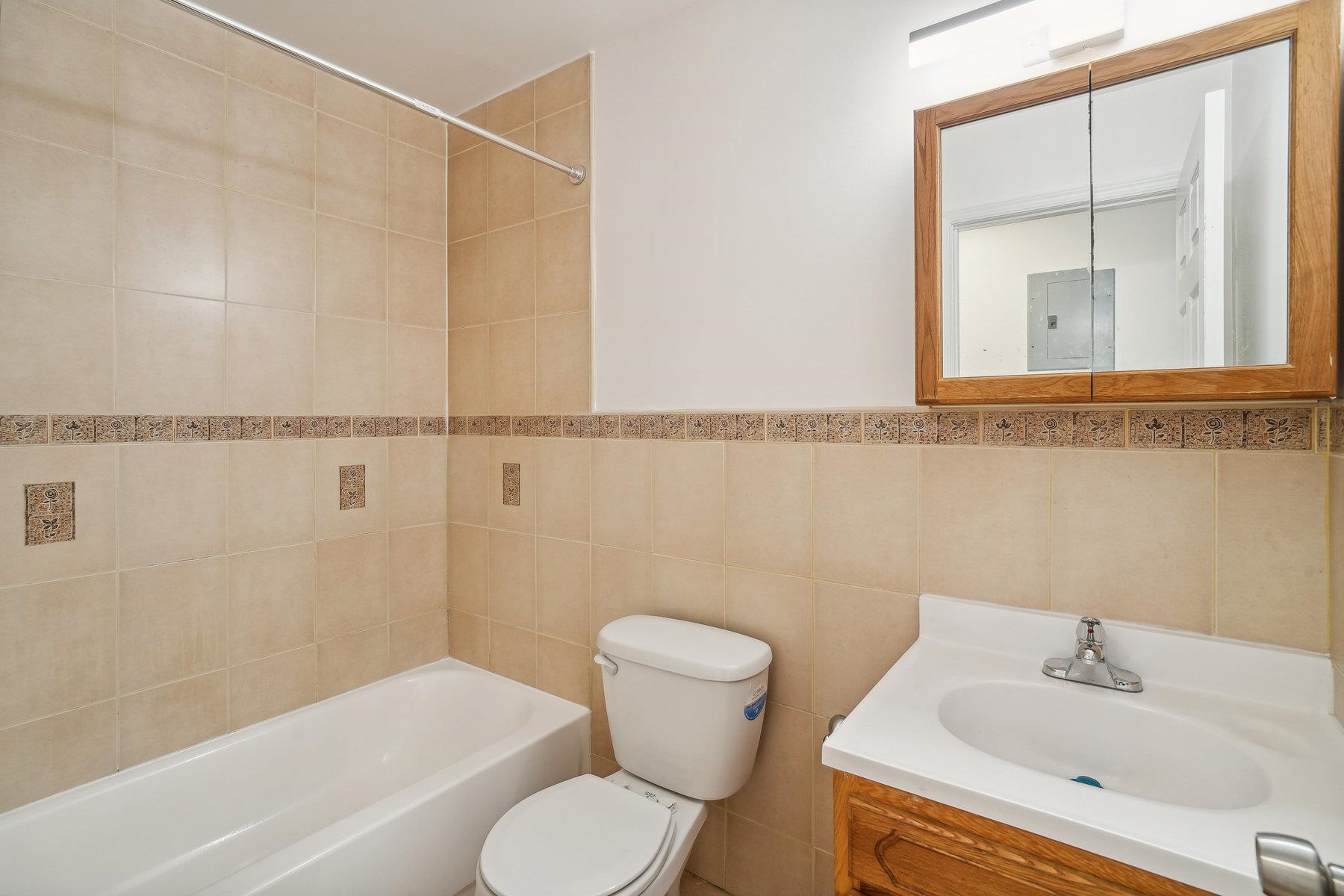 186 ARLINGTON AVE Unit: 2