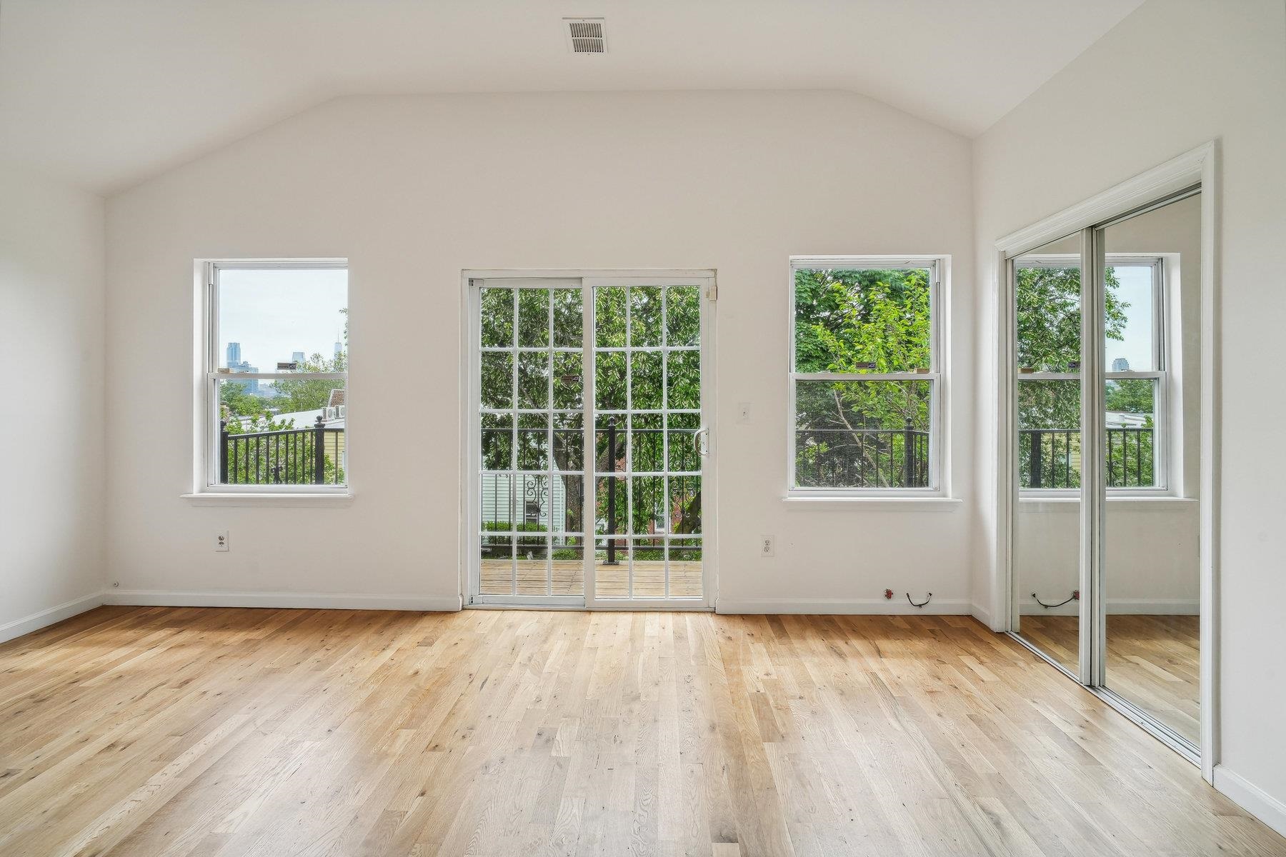 186 ARLINGTON AVE Unit: 2
