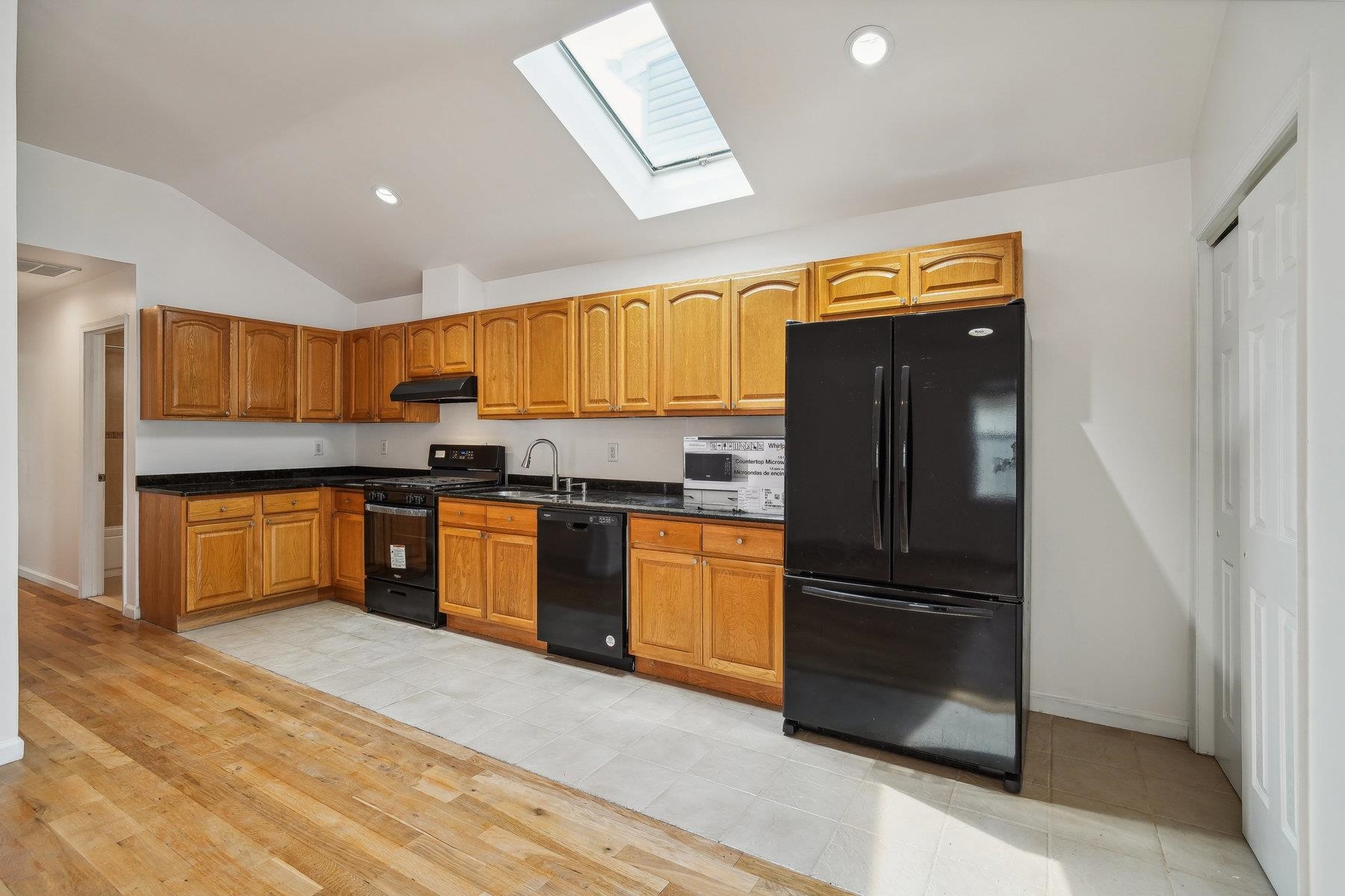 186 ARLINGTON AVE Unit: 2
