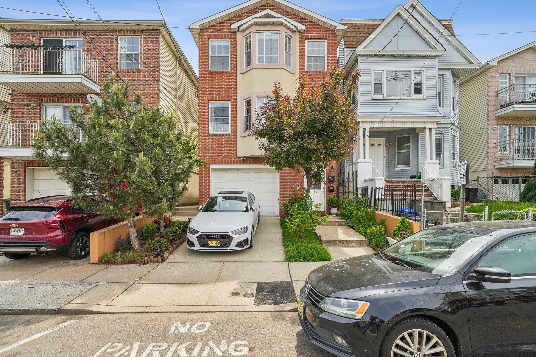 186 ARLINGTON AVE Unit: 2