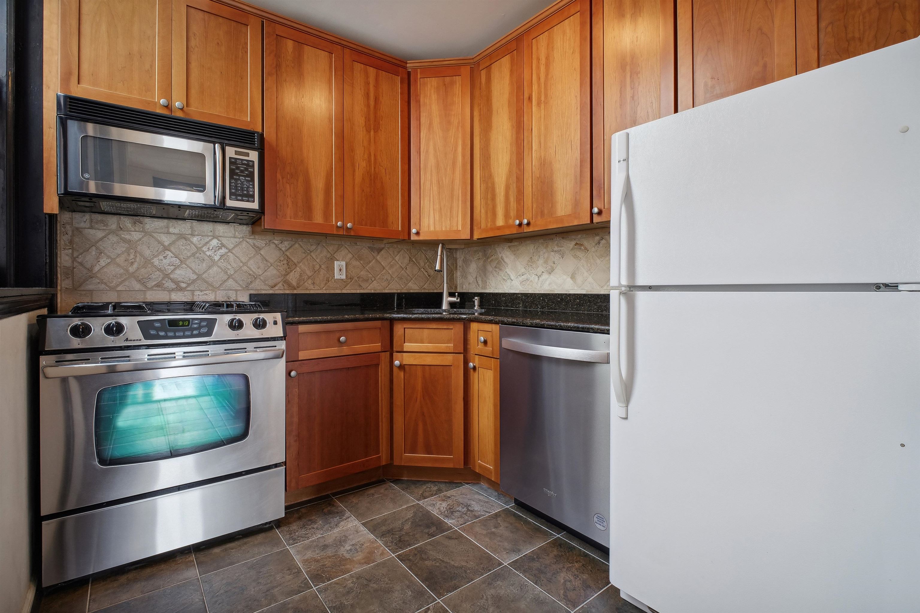 238-240 9TH ST Unit: 10