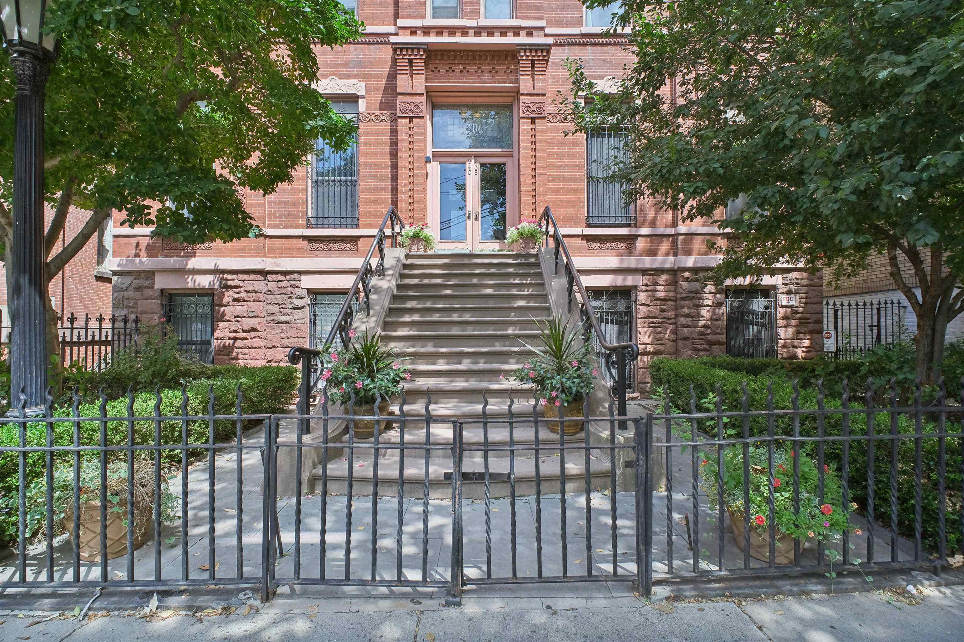 238-240 9TH ST Unit: 10