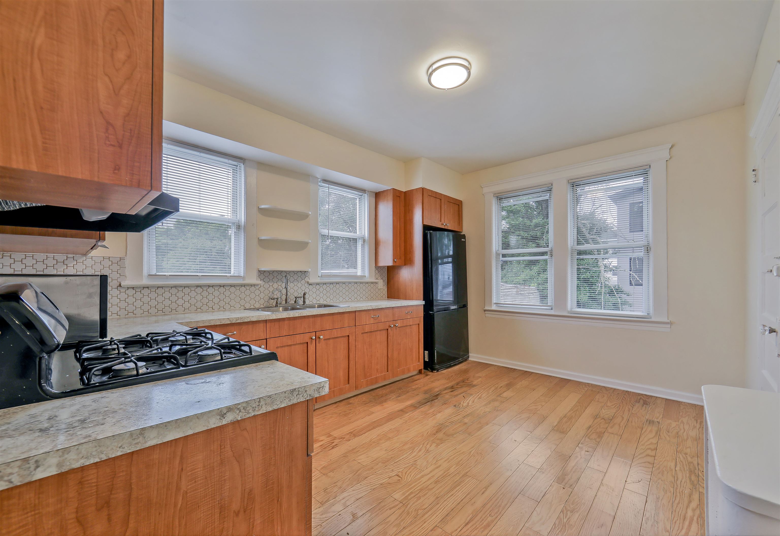 26 MONTROSE TERRACE Unit: 2