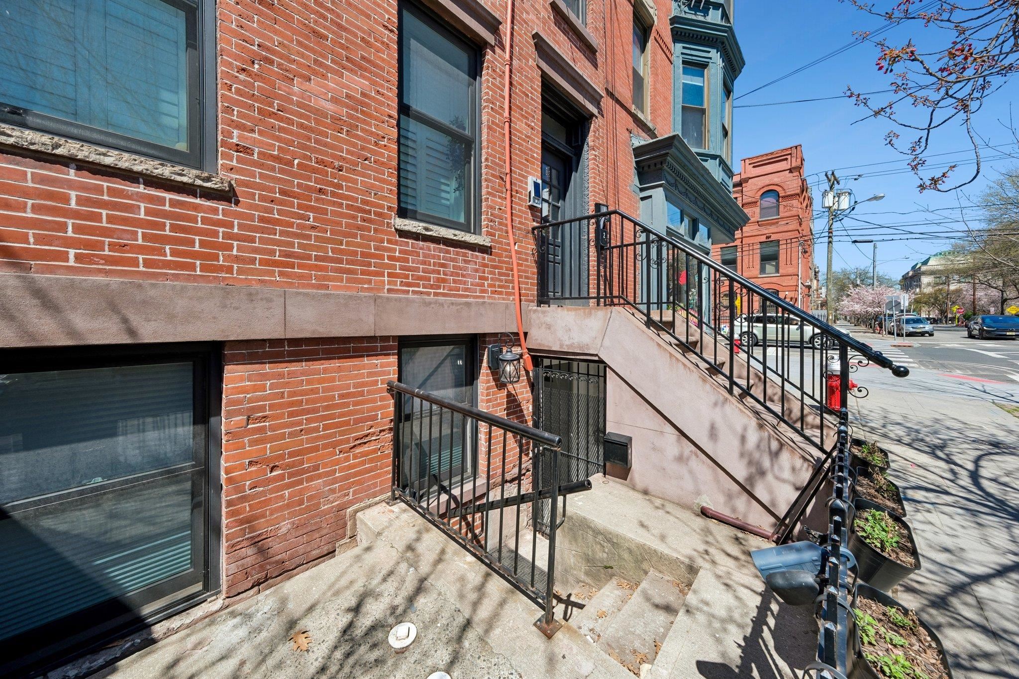 435 JERSEY AVE Unit: 1