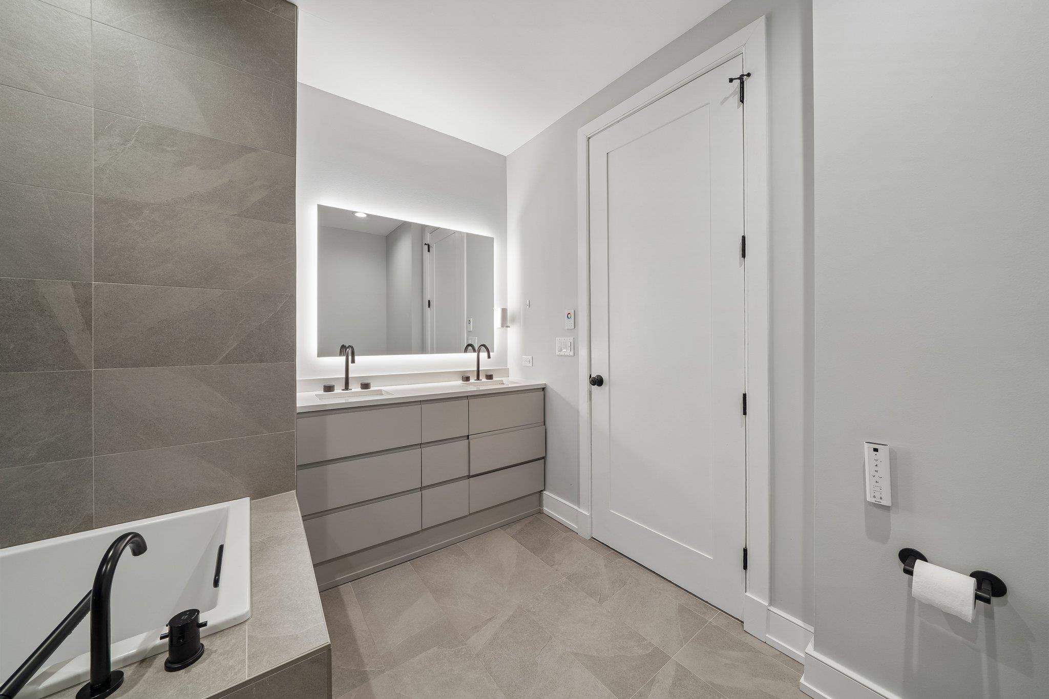 105 GREENE ST Unit: 1901