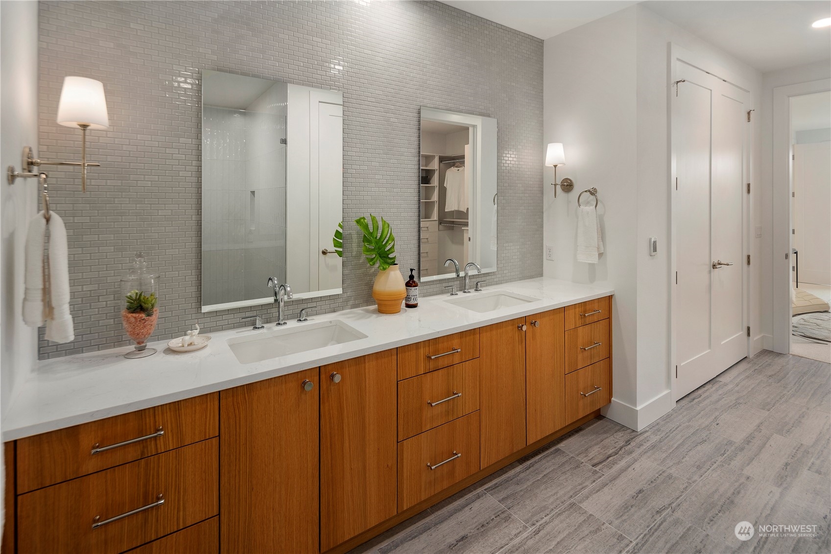 317 5th Avenue Unit: PH304