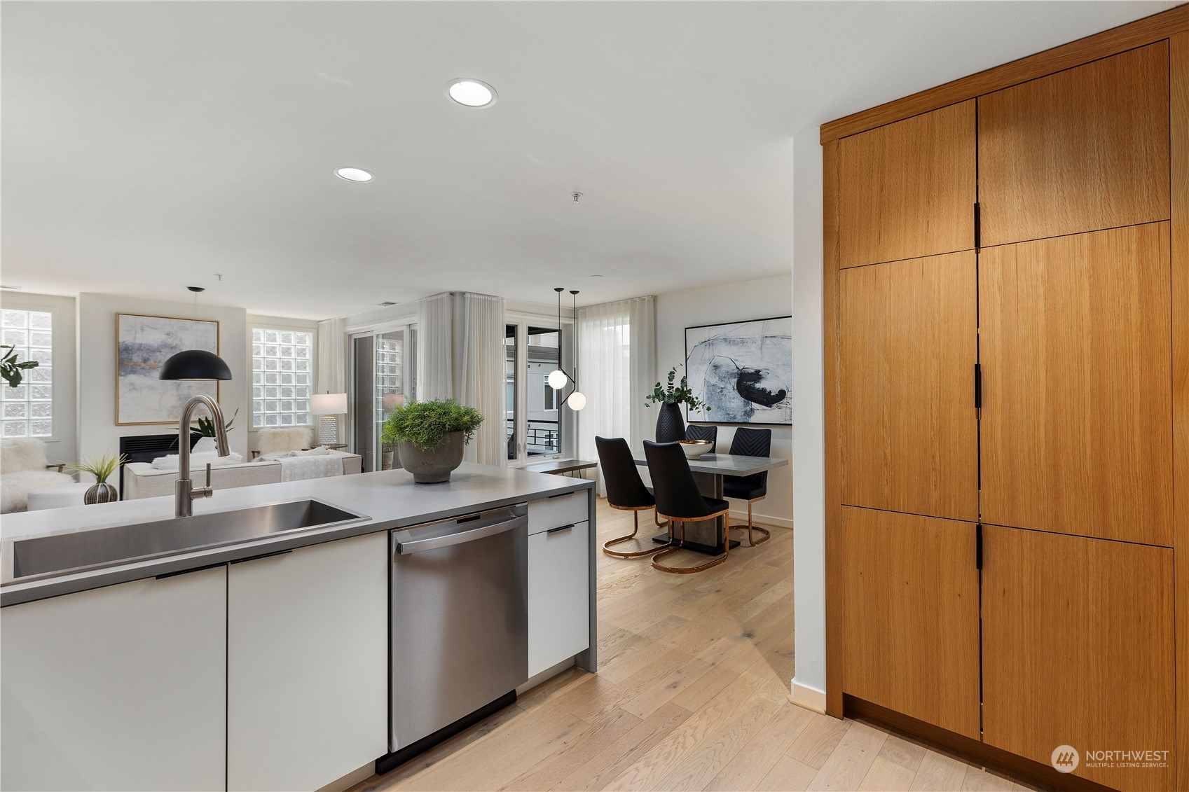 225 4th Avenue Unit: A409