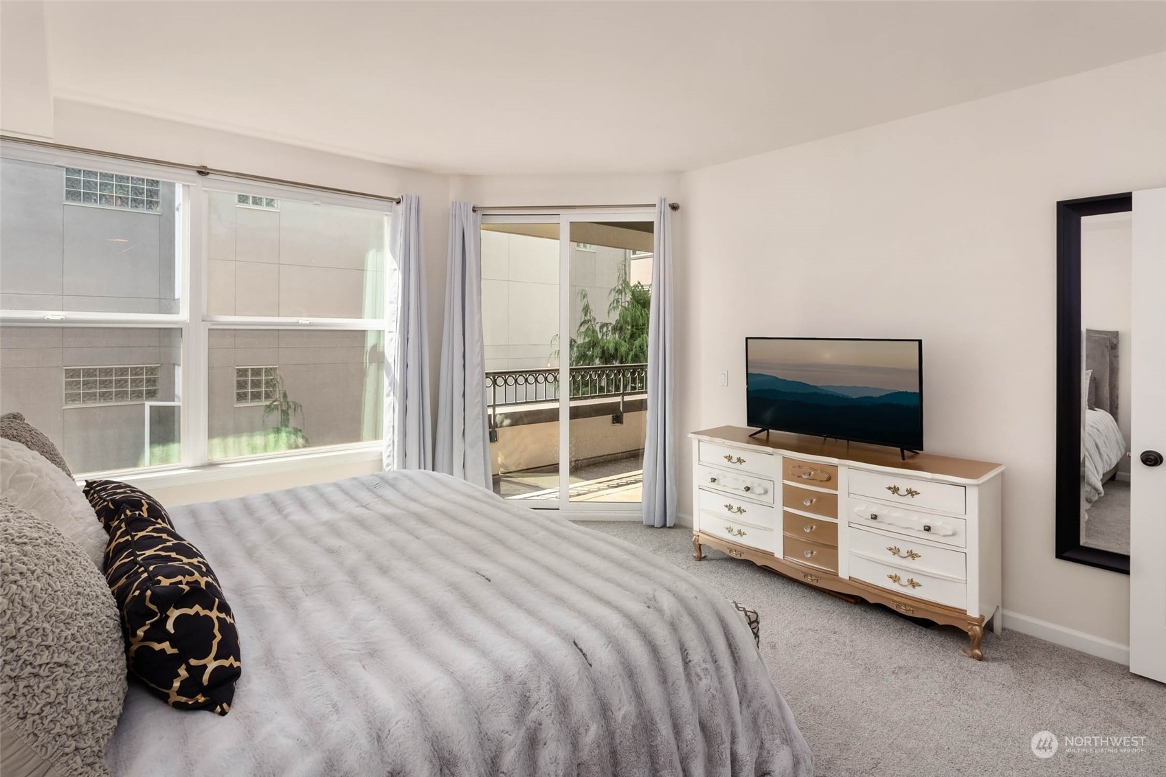 615 6th Street Unit: 304