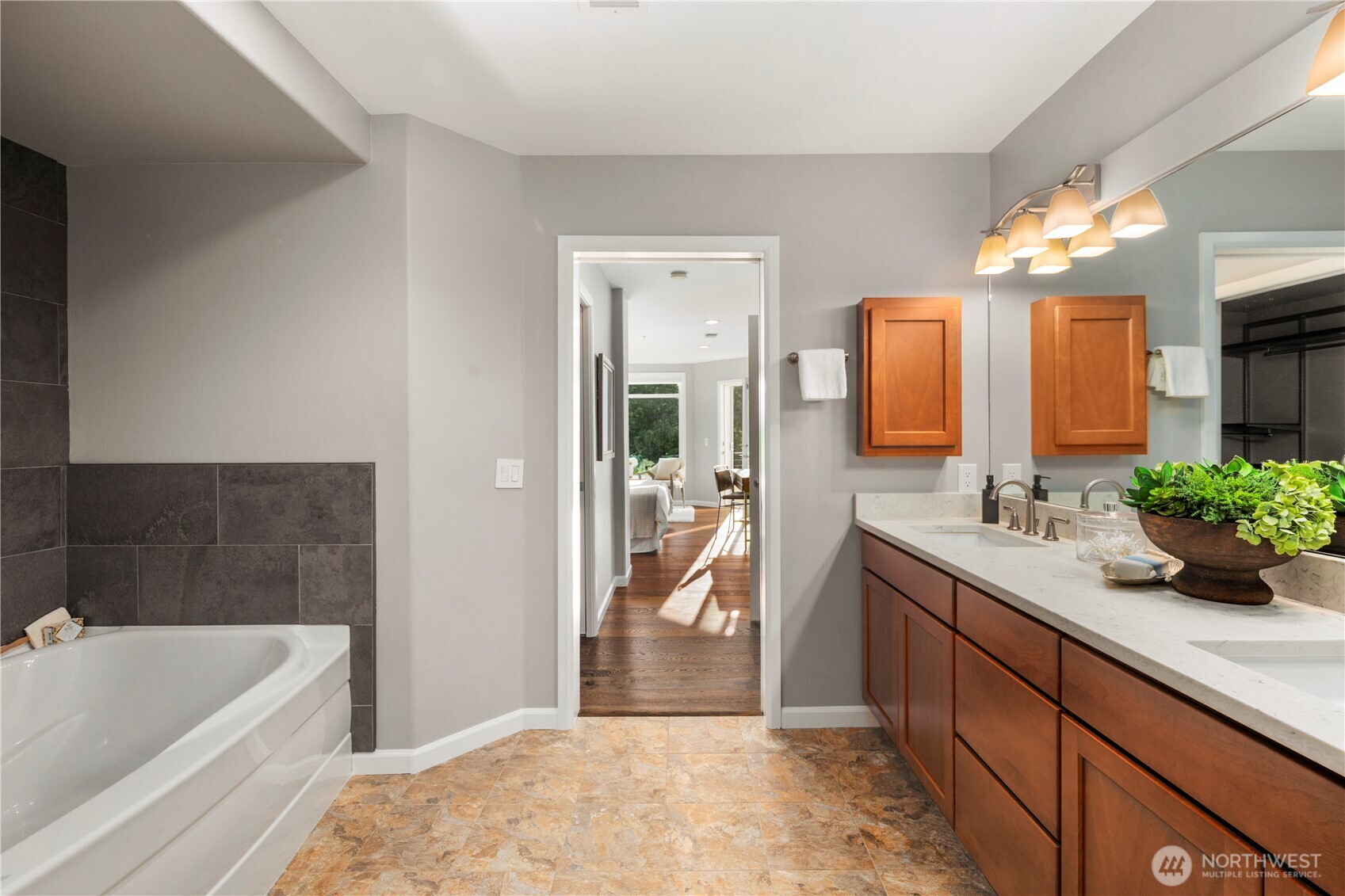 225 4th Avenue Unit: A504