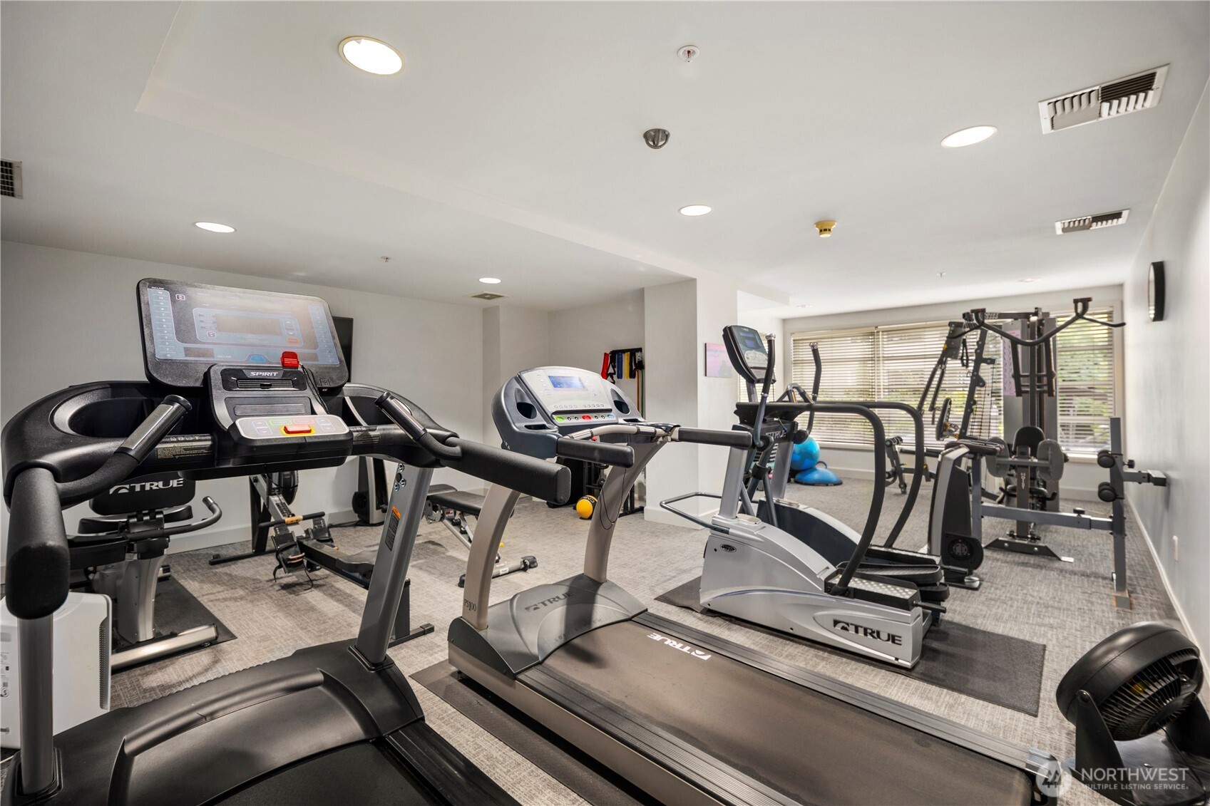 225 4th Avenue Unit: A504