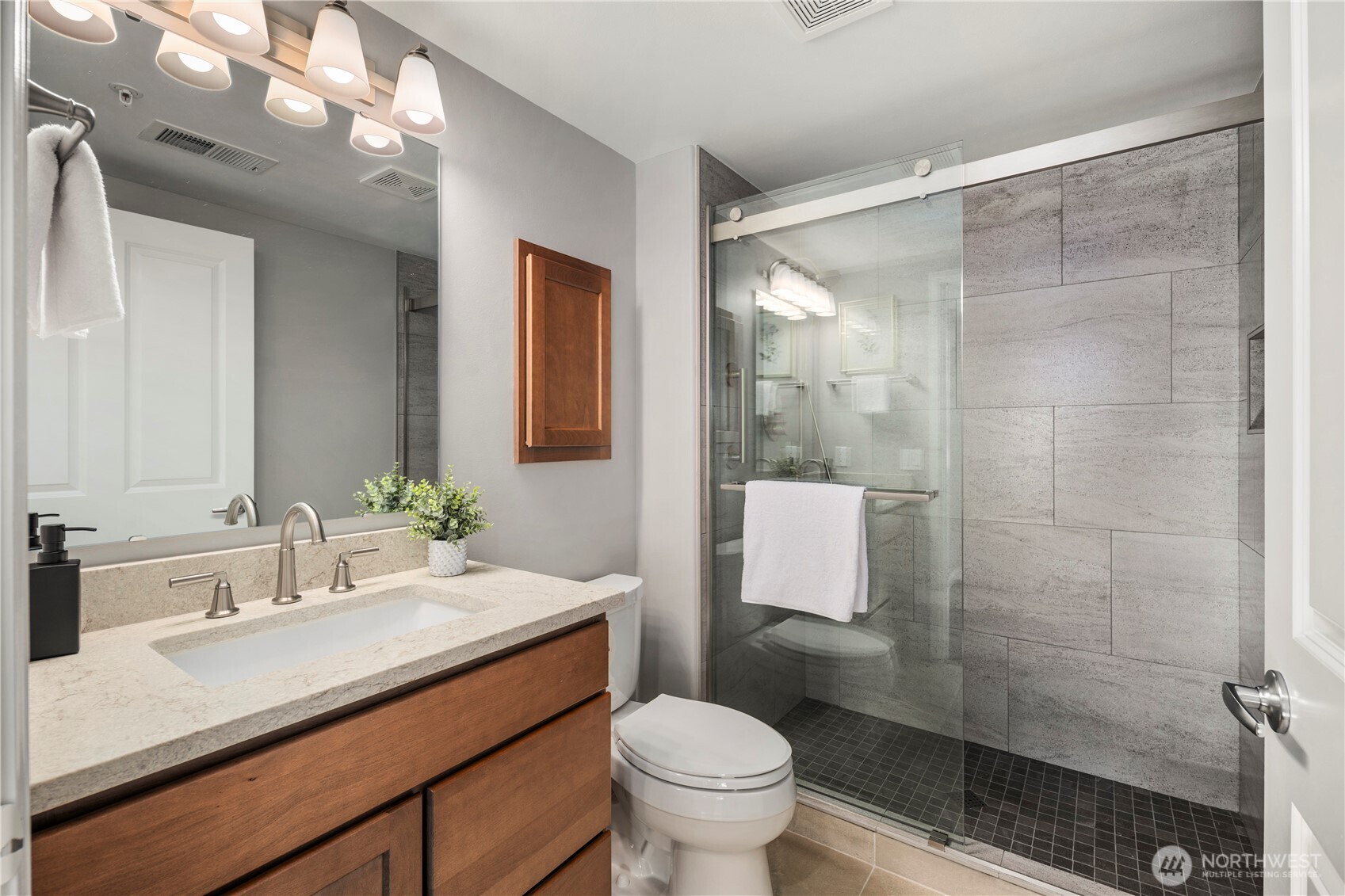 225 4th Avenue Unit: A504