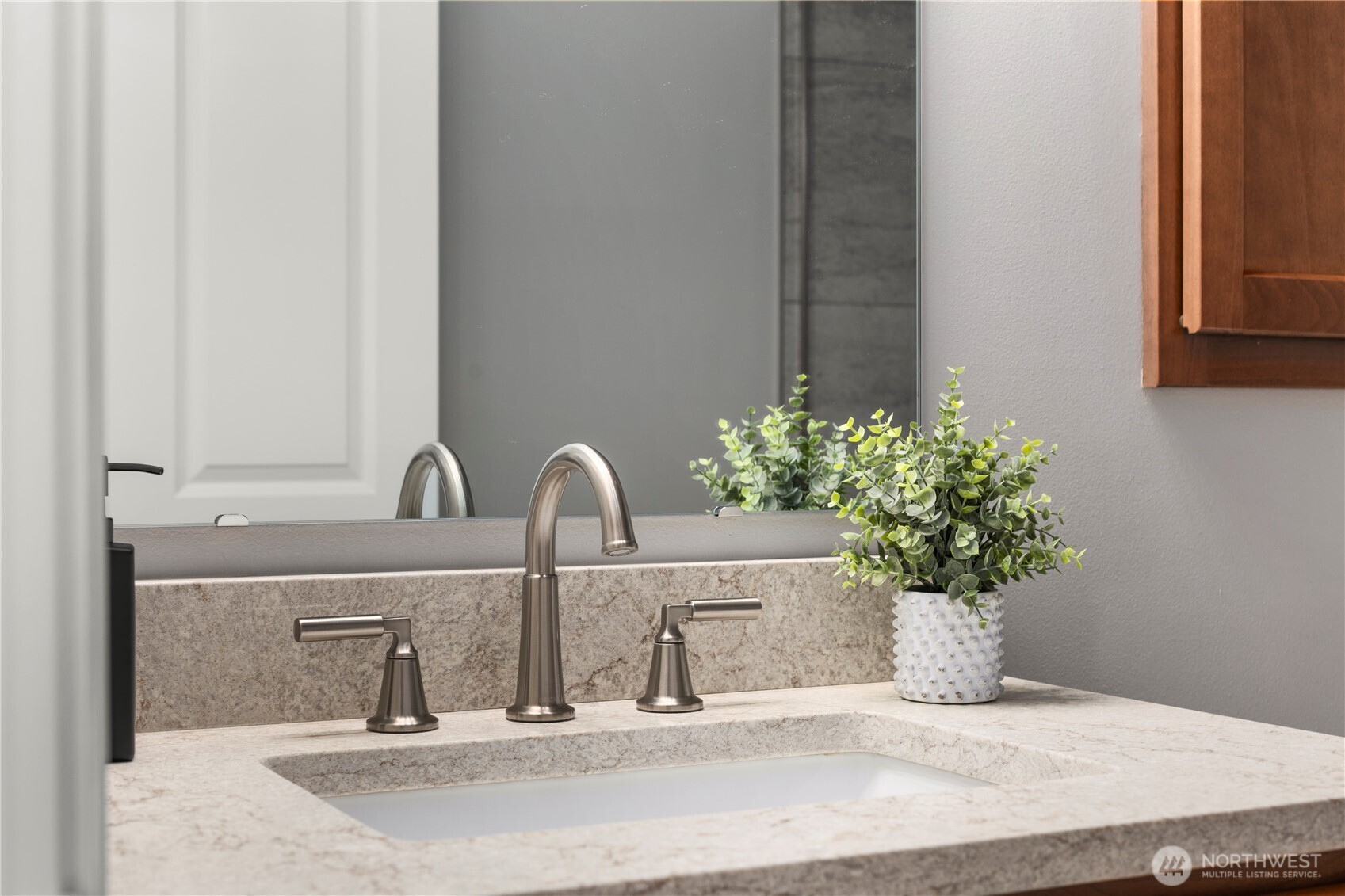 225 4th Avenue Unit: A504