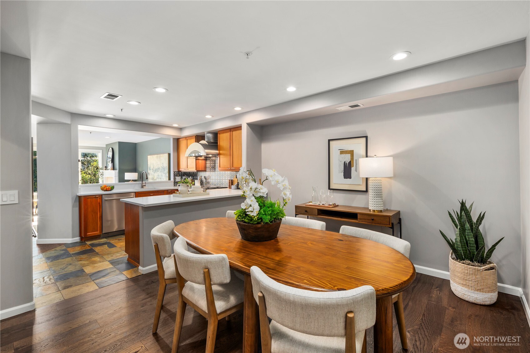 225 4th Avenue Unit: A504