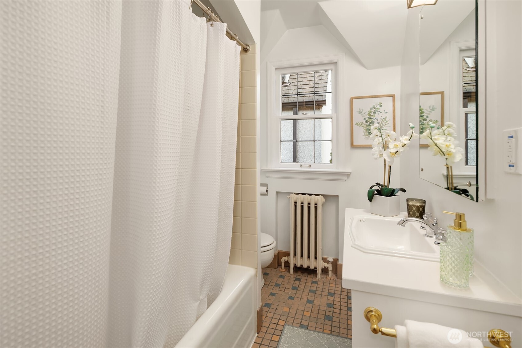 3419 E Laurelhurst Drive NE