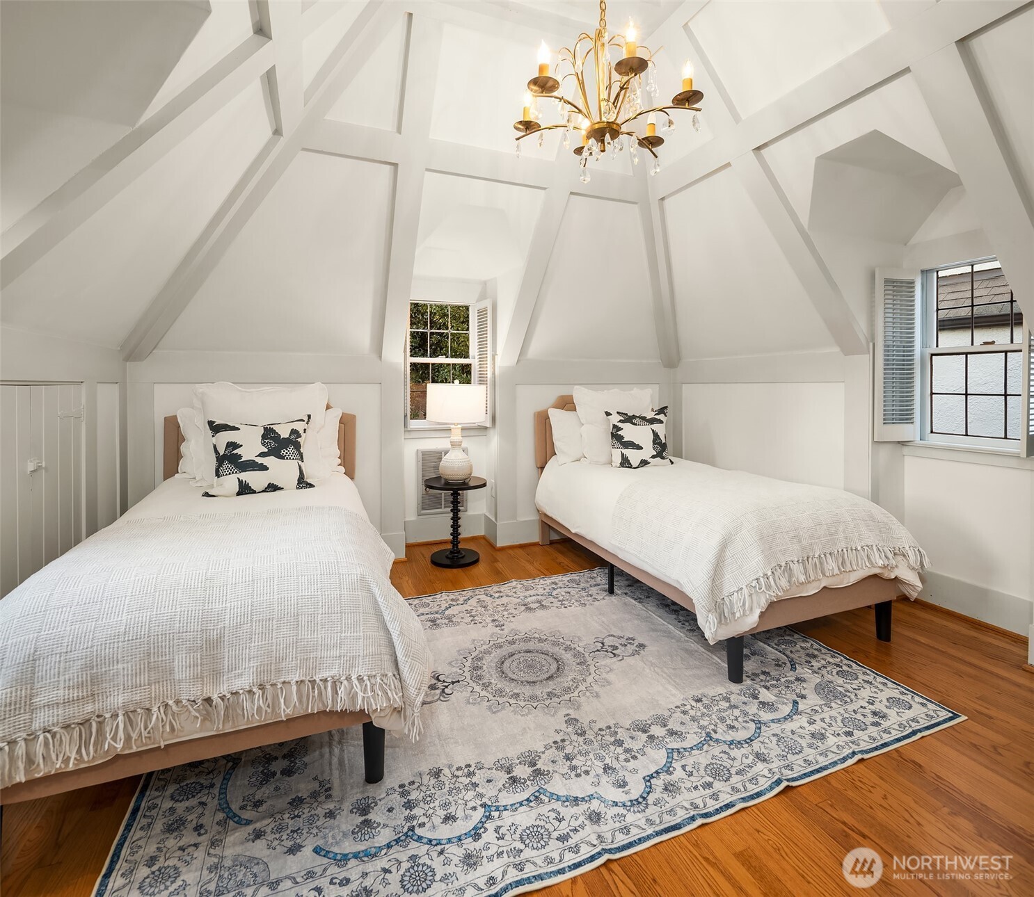 3419 E Laurelhurst Drive NE