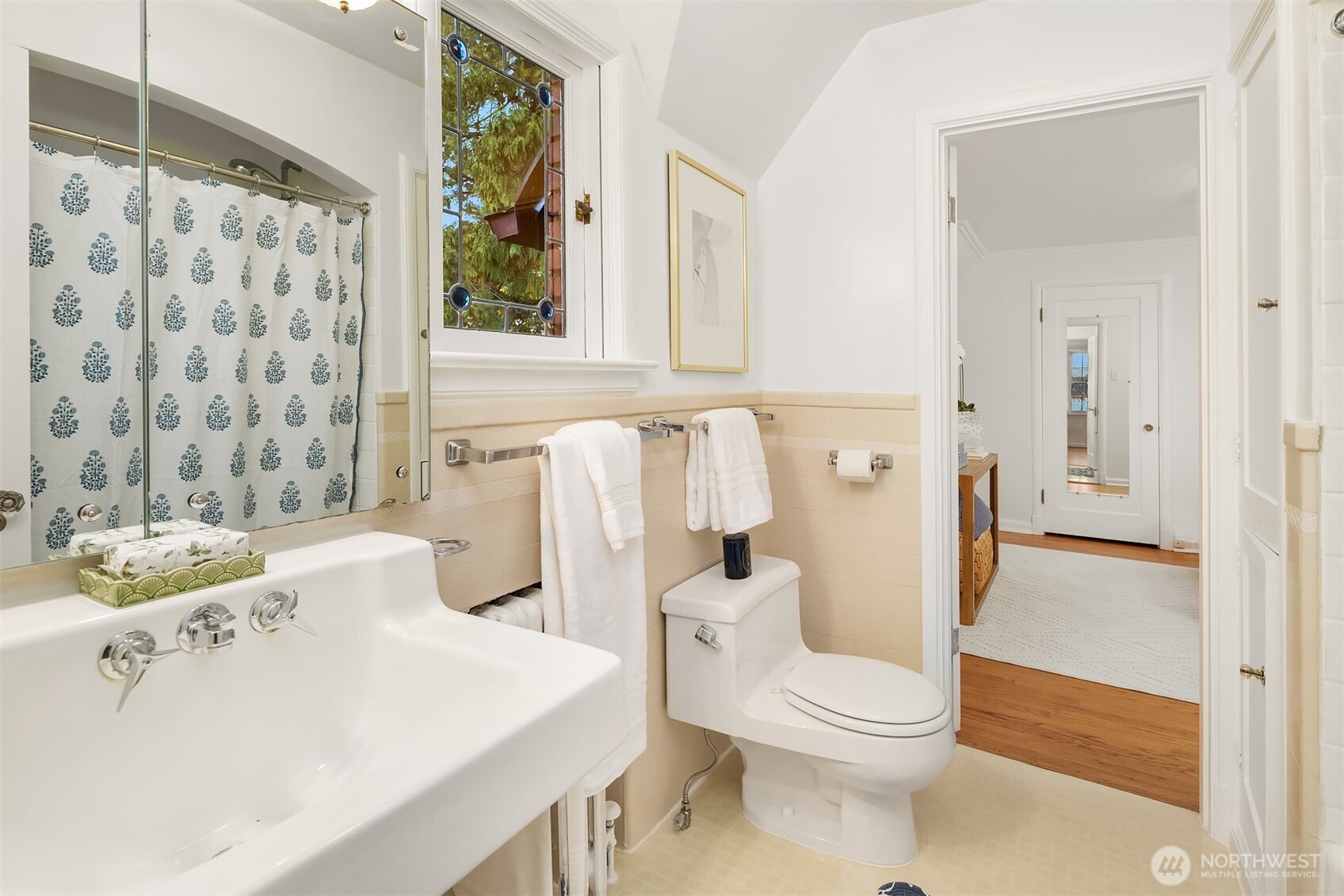 3419 E Laurelhurst Drive NE