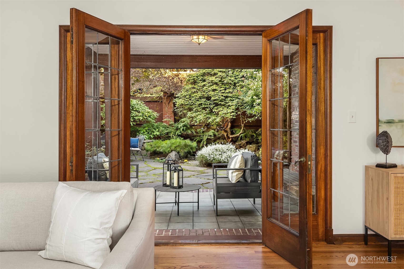 3419 E Laurelhurst Drive NE