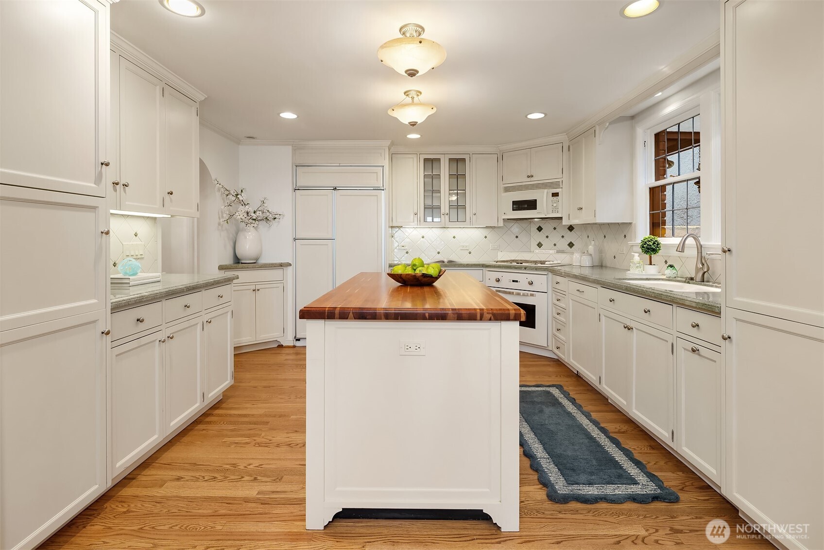 3419 E Laurelhurst Drive NE