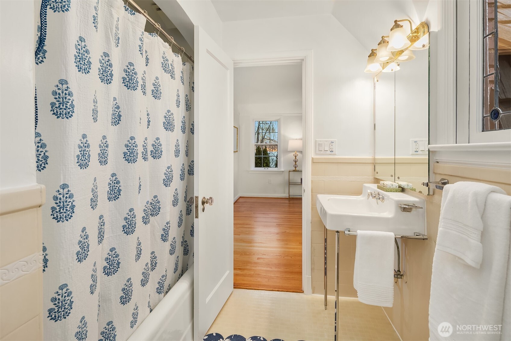 3419 E Laurelhurst Drive NE