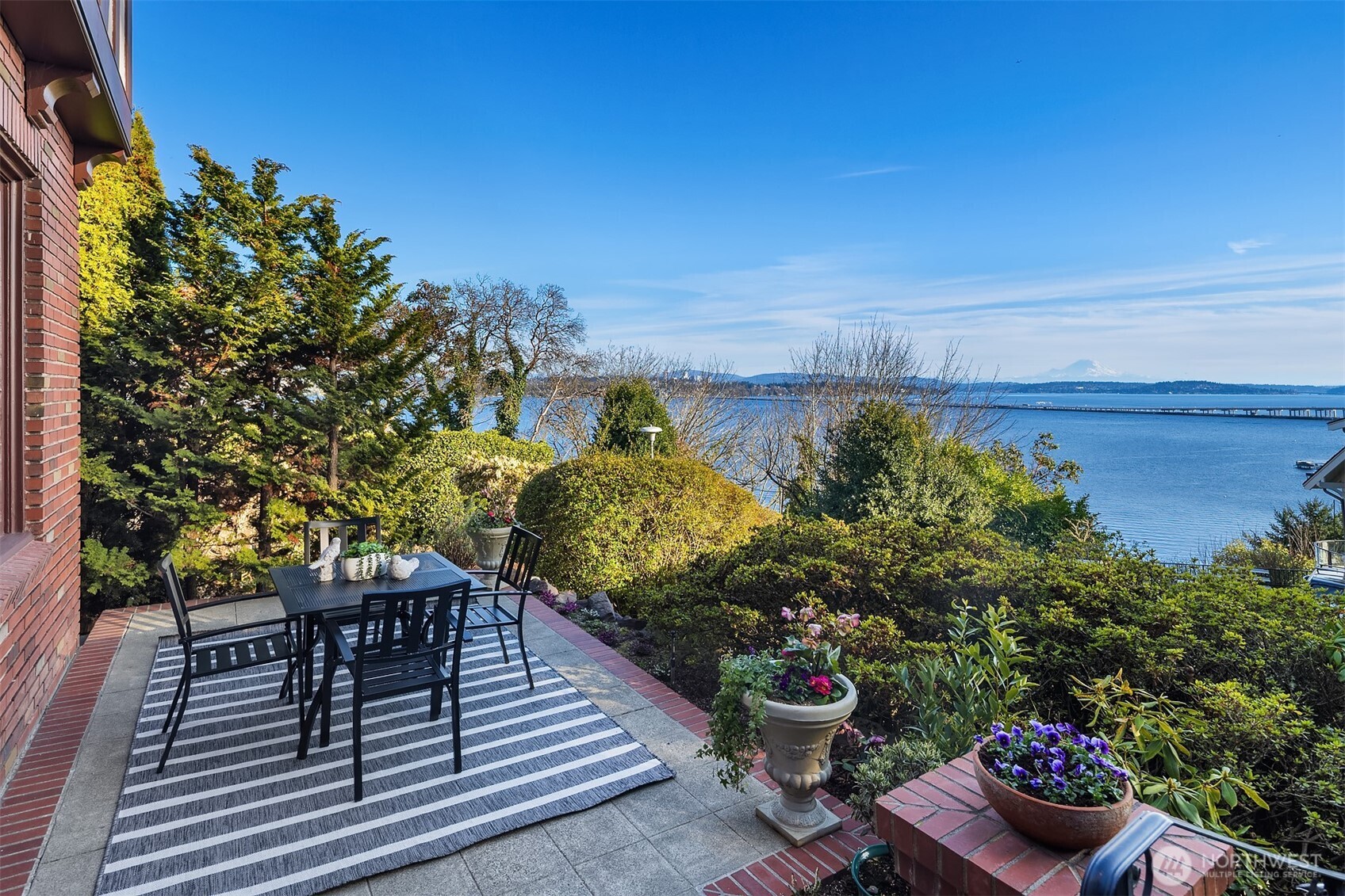 3419 E Laurelhurst Drive NE