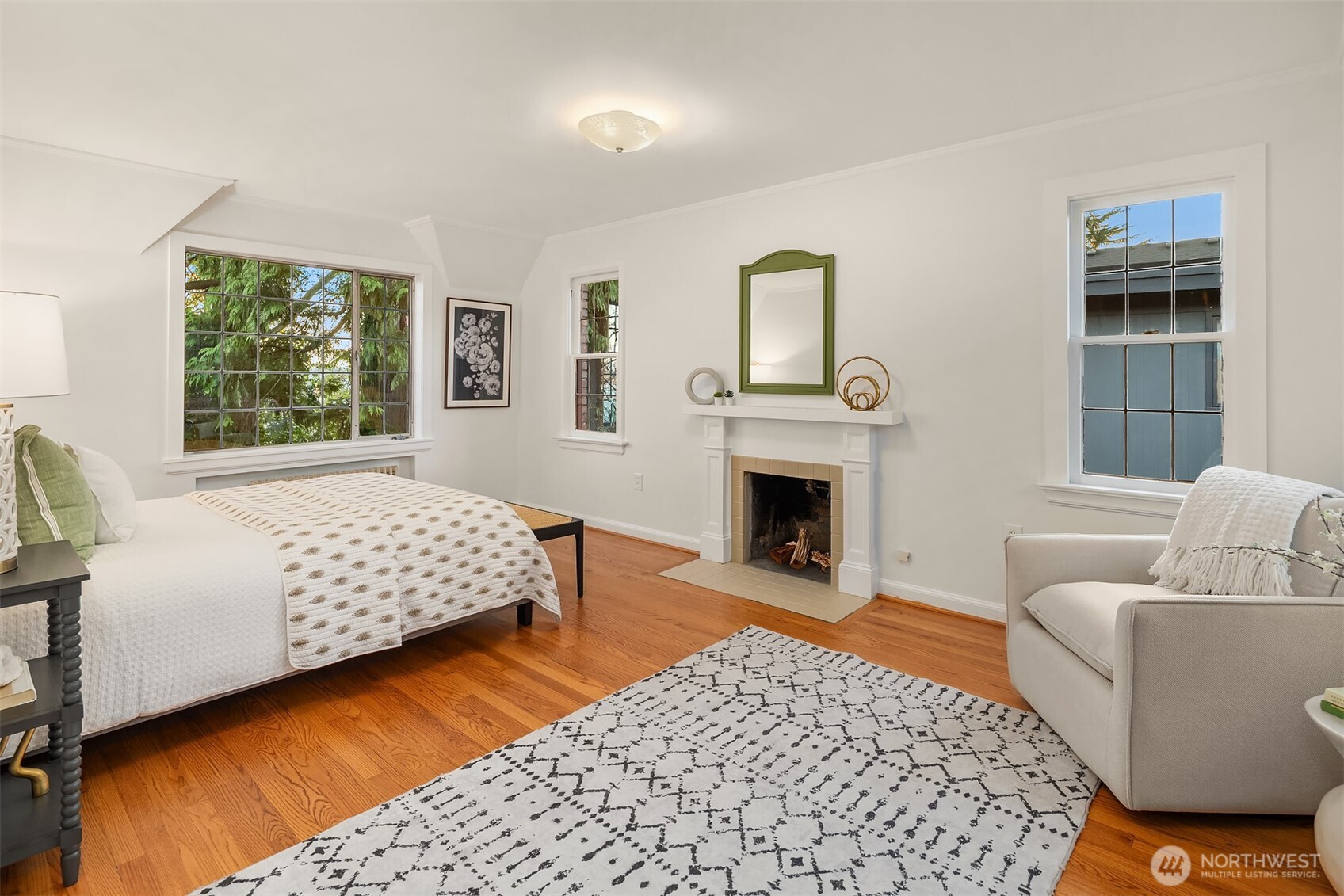 3419 E Laurelhurst Drive NE