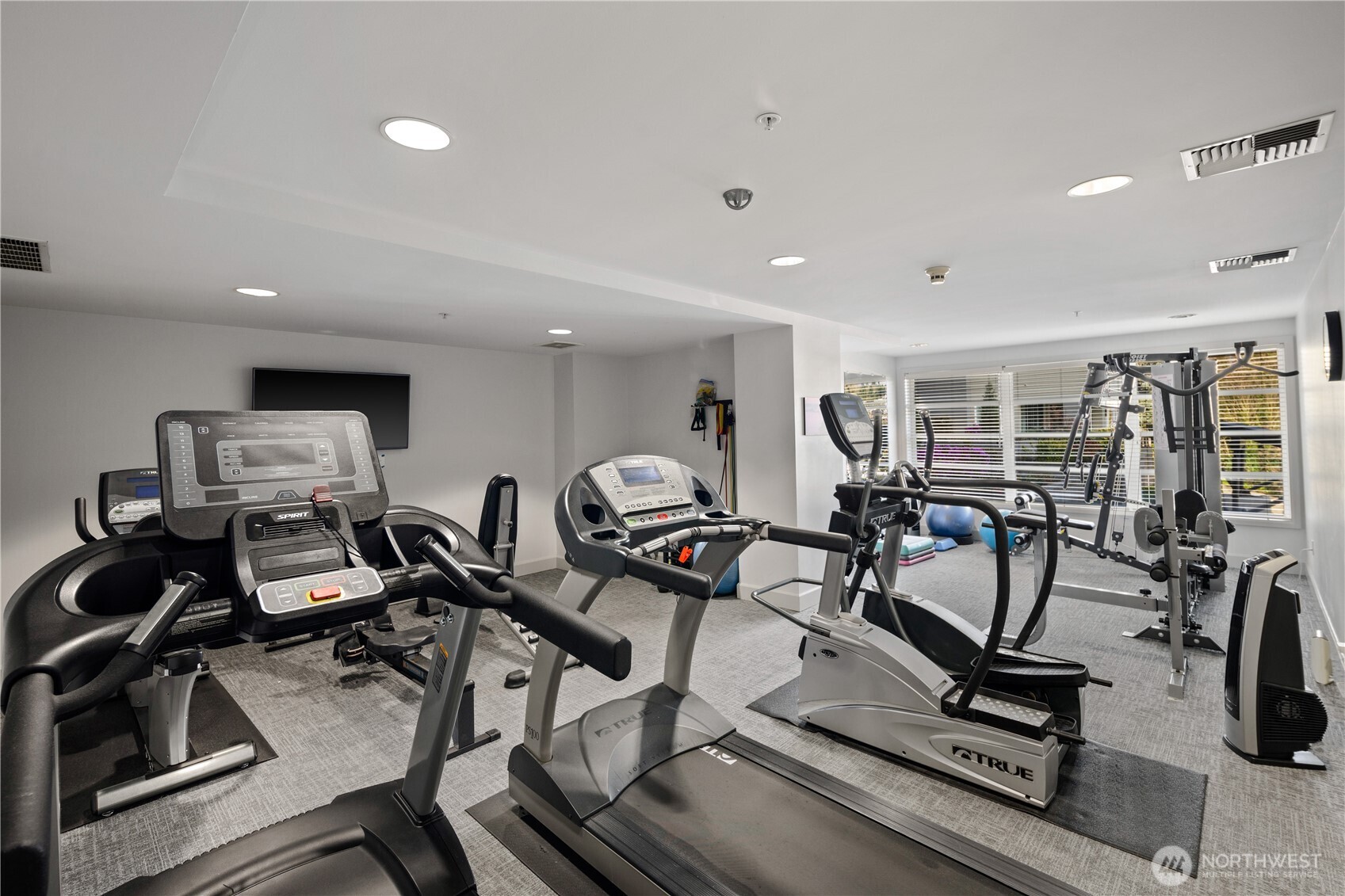 225 4th Avenue Unit: A304