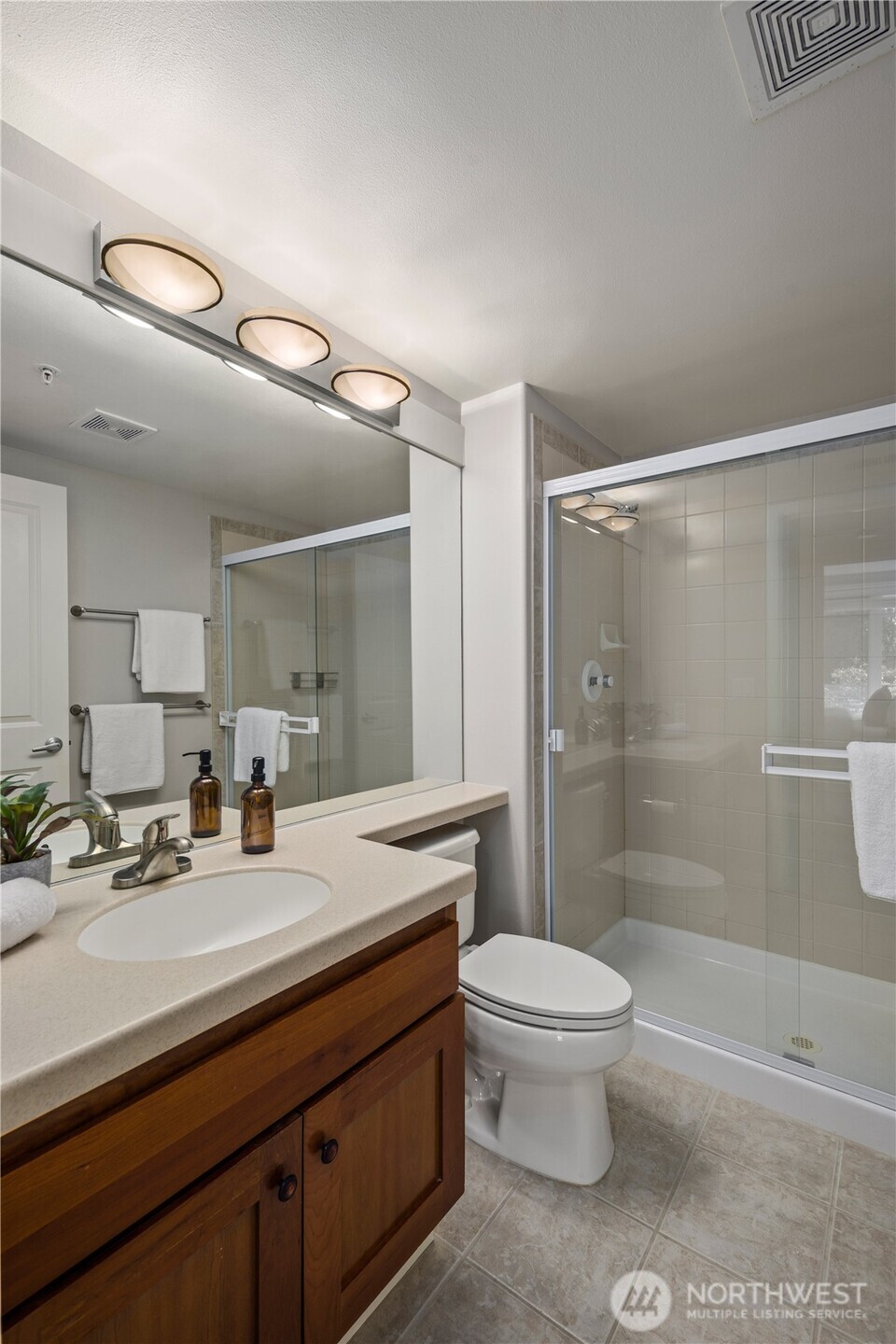 225 4th Avenue Unit: A304