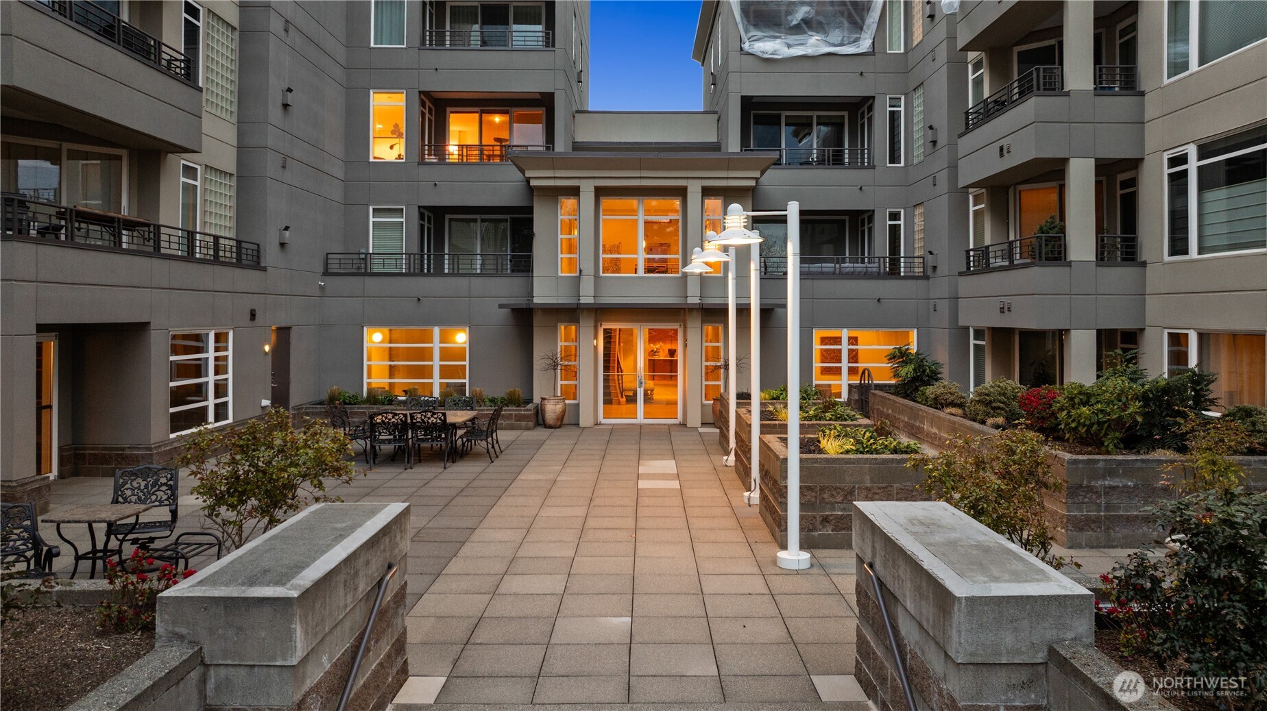 225 4th Avenue Unit: A304