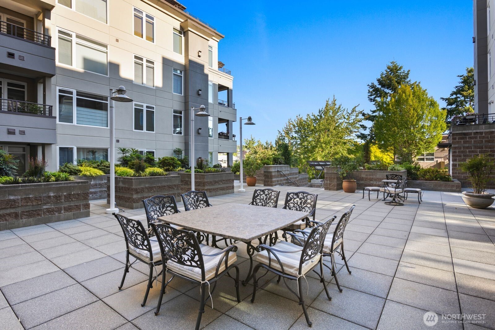 225 4th Avenue Unit: A602