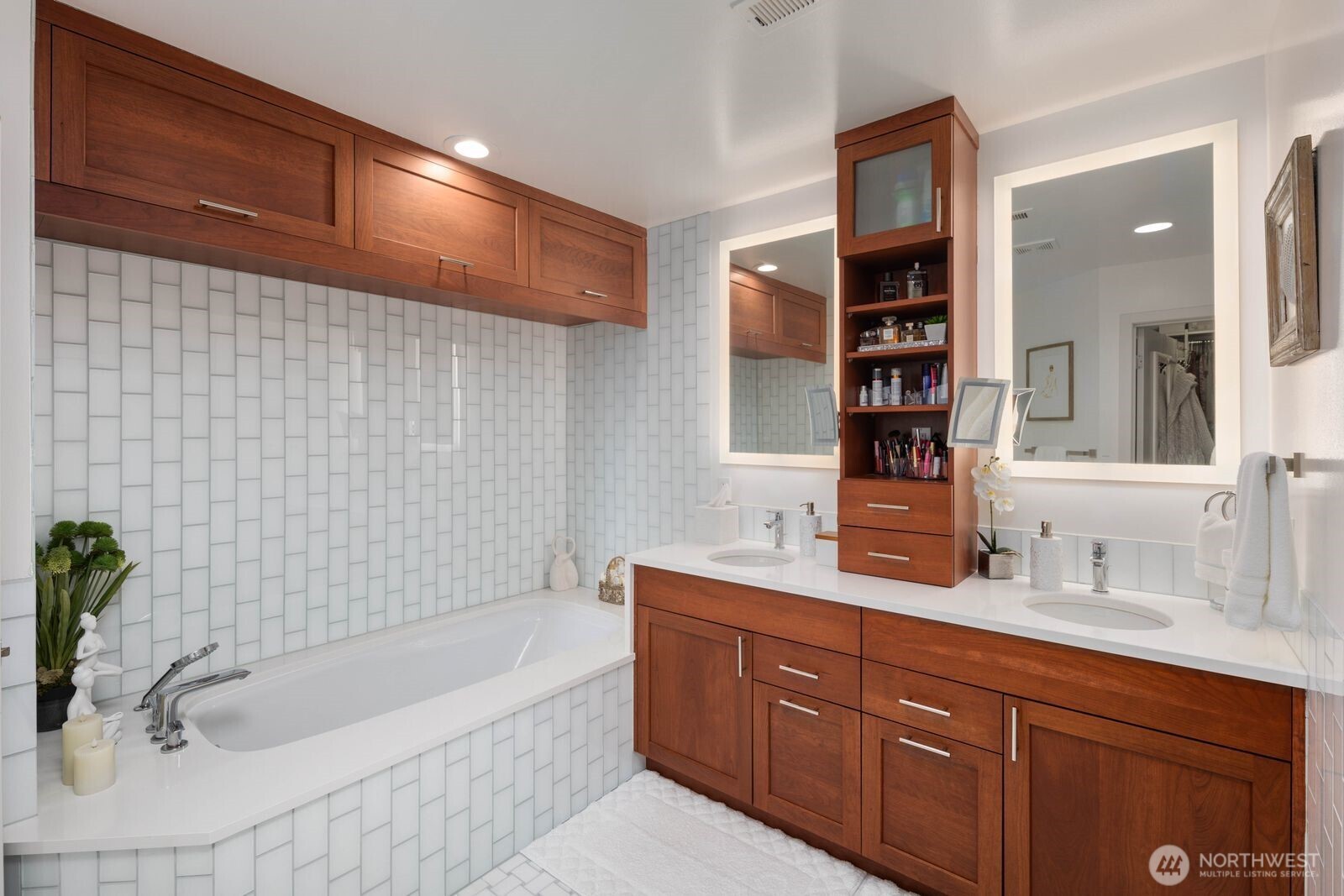 225 4th Avenue Unit: A602