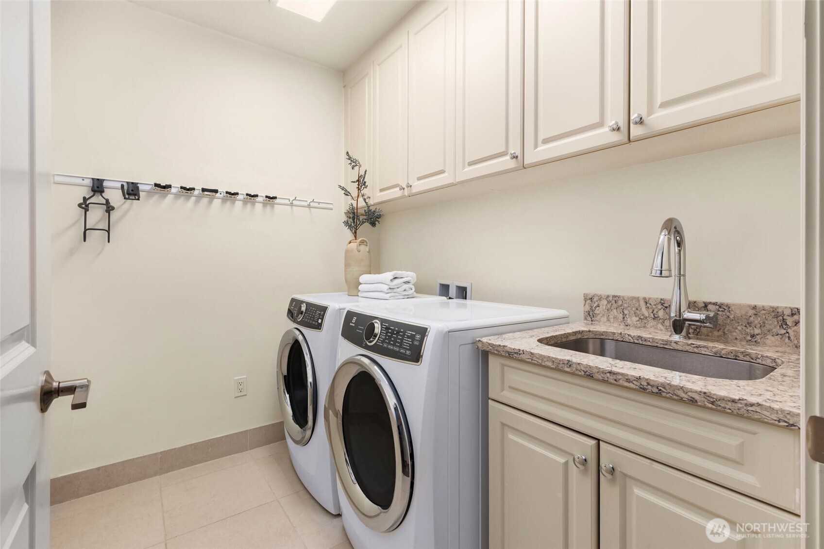 530 Lake Street S Unit: H202
