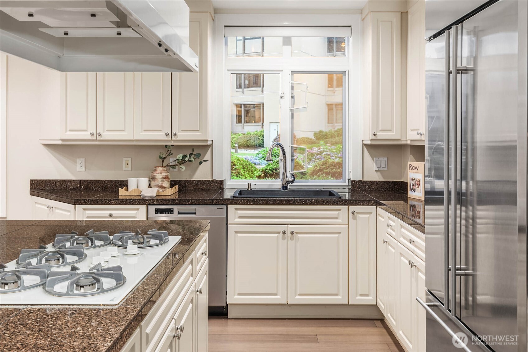 530 Lake Street S Unit: H202