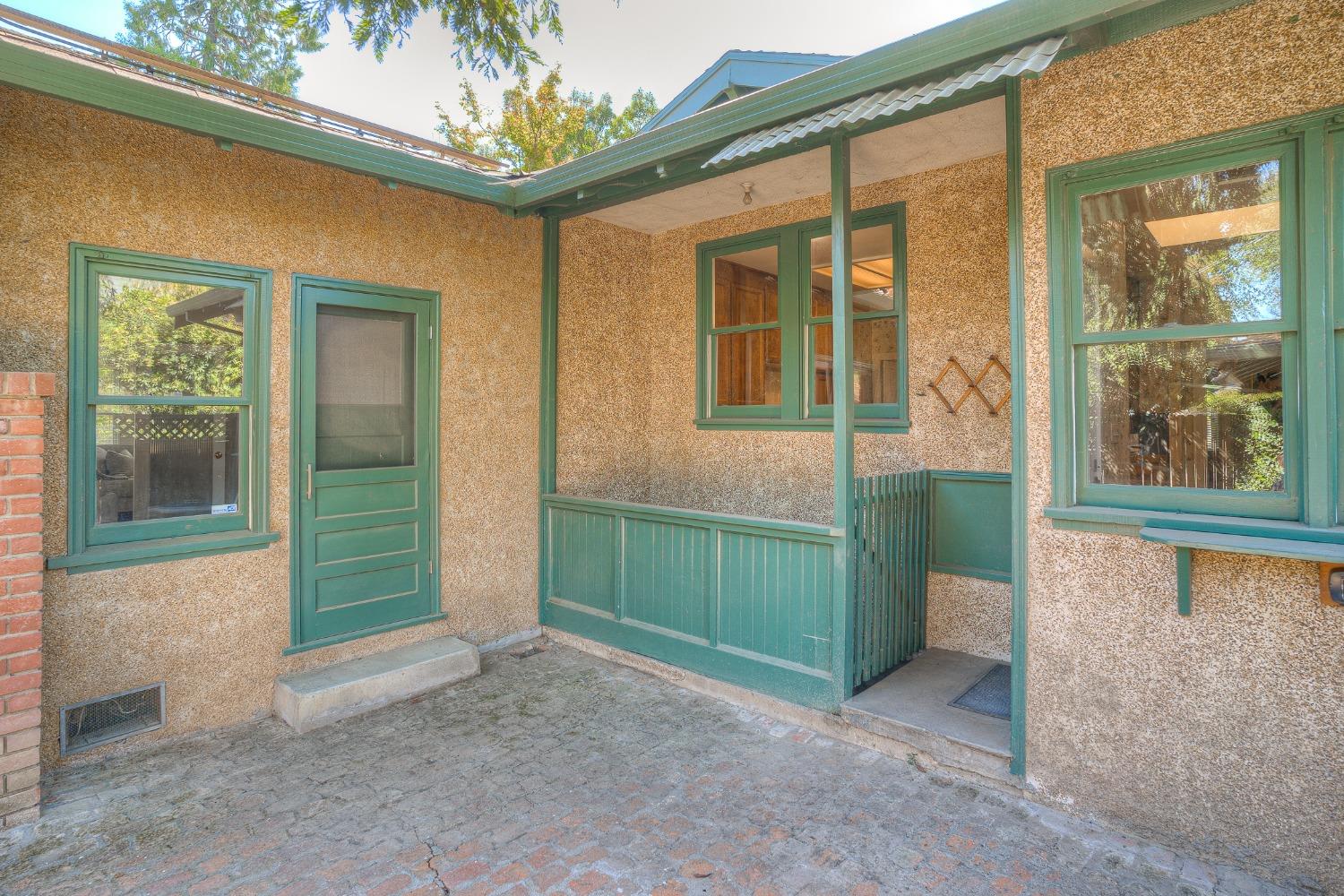 1042 Clay Street