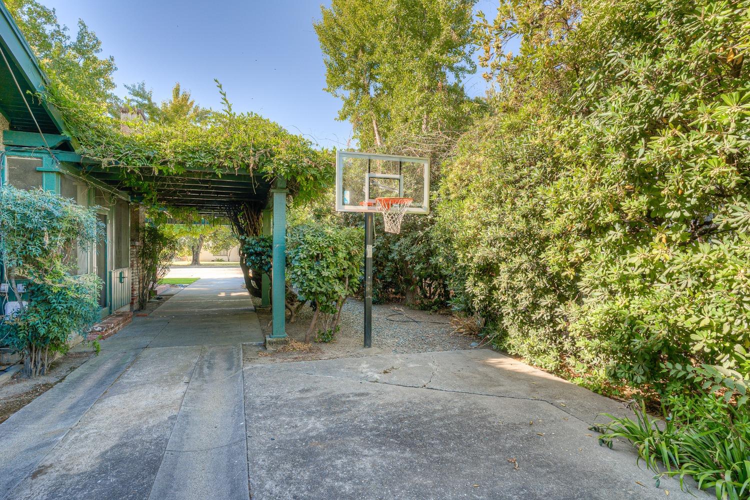 1042 Clay Street