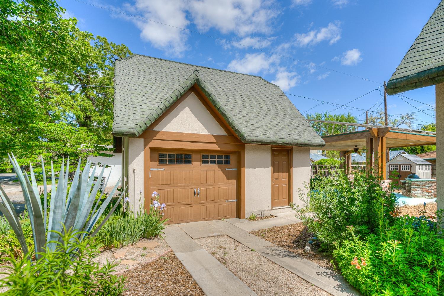 1058 Clay Street